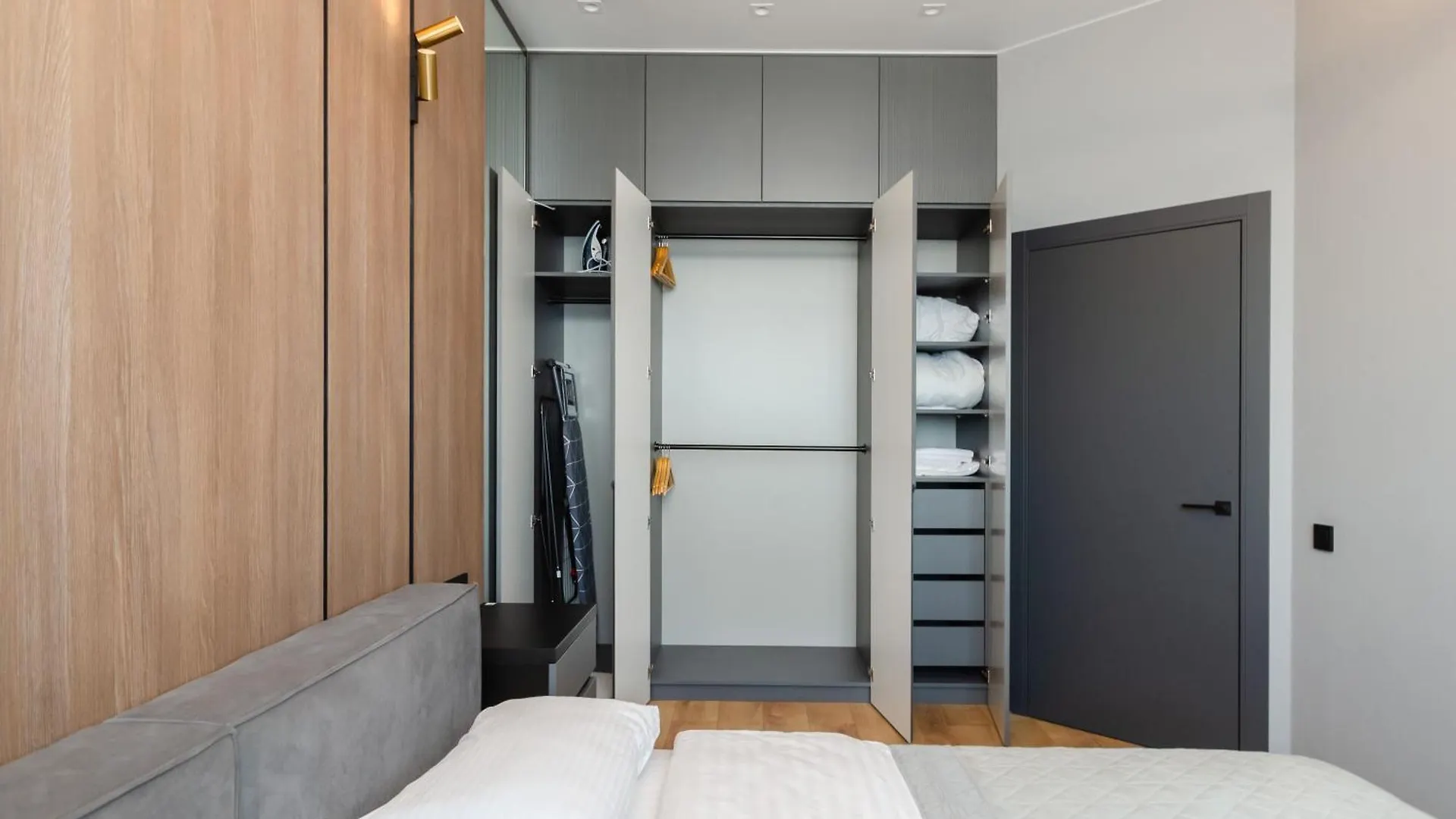 Petrovdom Apartments 35-454 In Rc Manhattan City,Beresteiskyi 11 Киев 0*,
