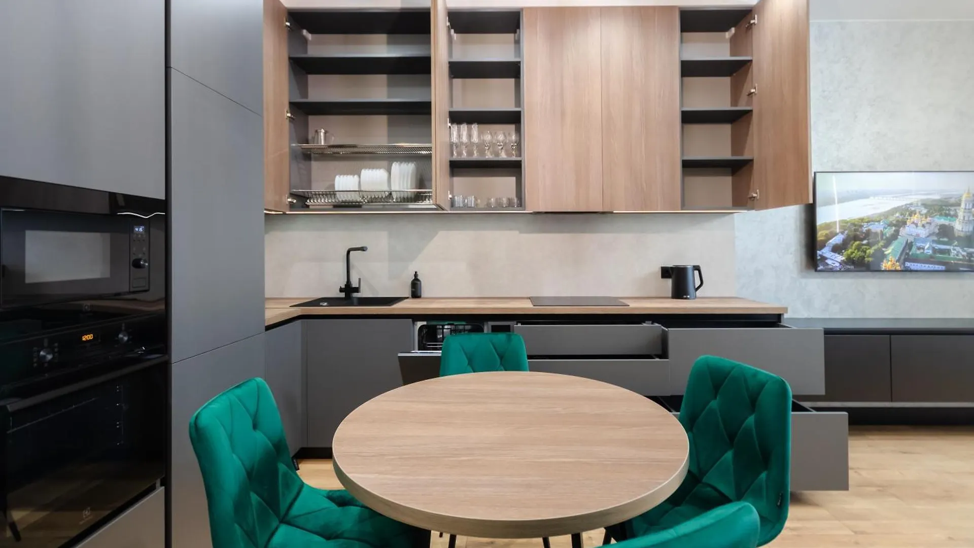 Petrovdom Apartments 35-454 In Rc Manhattan City,Beresteiskyi 11 Киев Украина