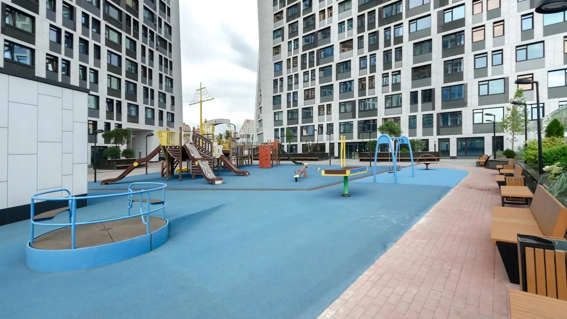 Petrovdom Apartments 35-454 In Rc Manhattan City,Beresteiskyi 11 Kiev Oekraïne