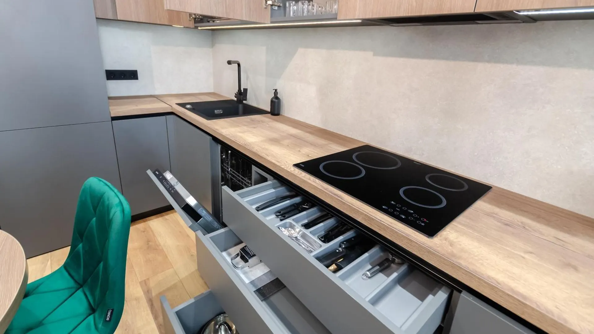 Petrovdom Apartments 35-454 In Rc Manhattan City,Beresteiskyi 11 Kiev